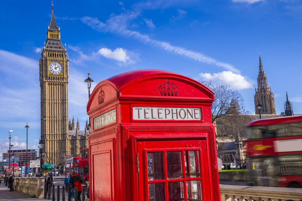 Guide to london Zoltan Gabor shutterstock 391449919